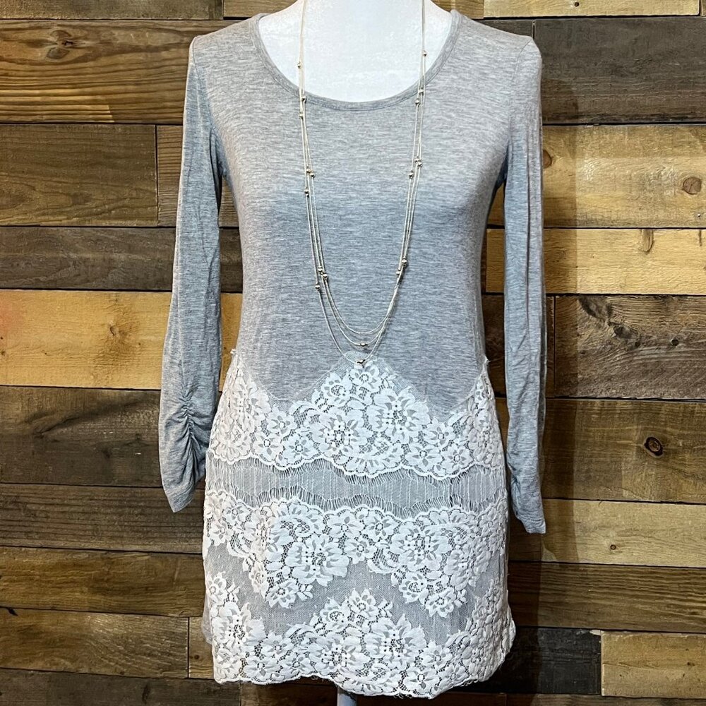 Vanity Light Gray Tunic Scoop Neck Lace Detail Size XS